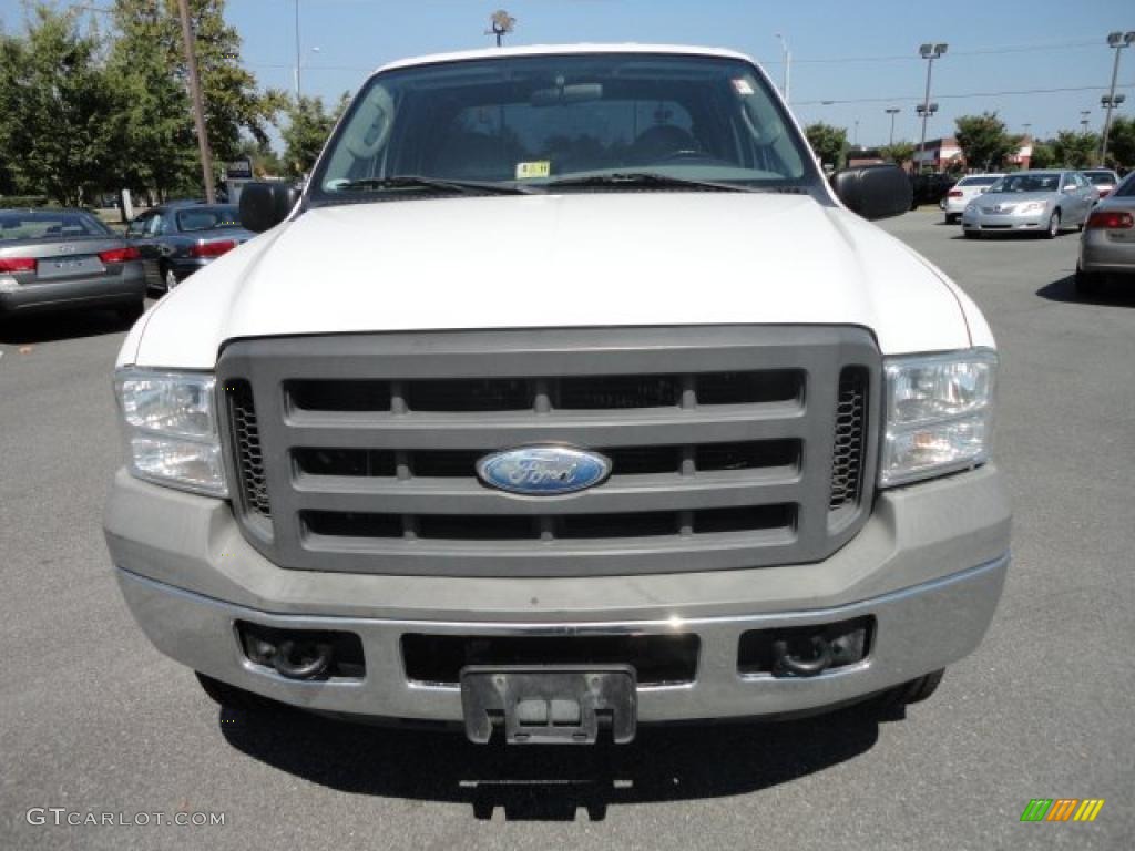 2005 F350 Super Duty XLT Crew Cab 4x4 - Oxford White / Medium Flint photo #8