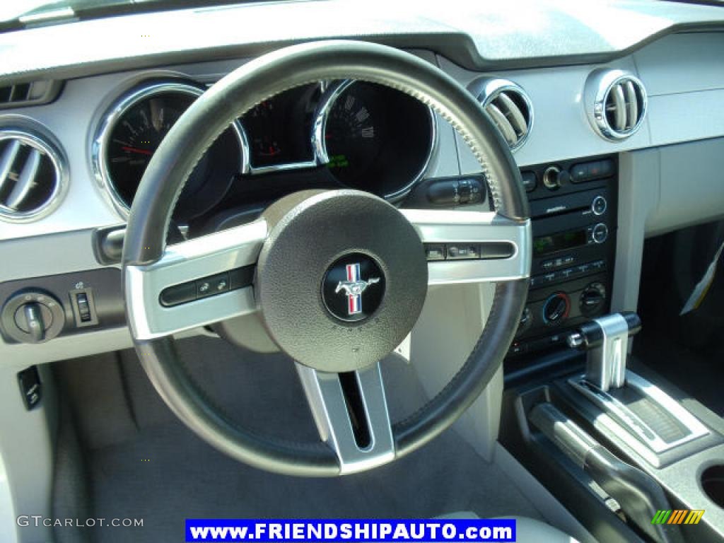 2009 Mustang V6 Premium Convertible - Performance White / Light Graphite photo #4
