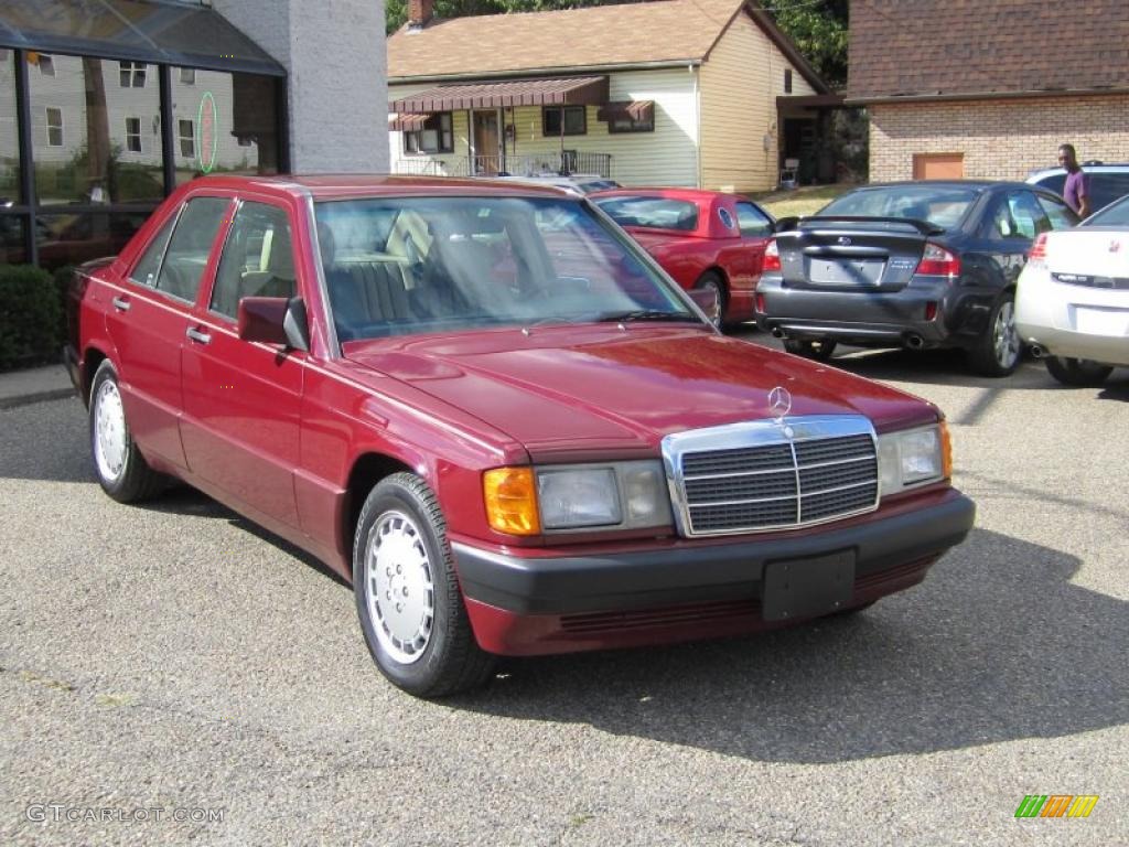 1993 190 Class 190E 2.6 - Garnet Red Metallic / Beige photo #1