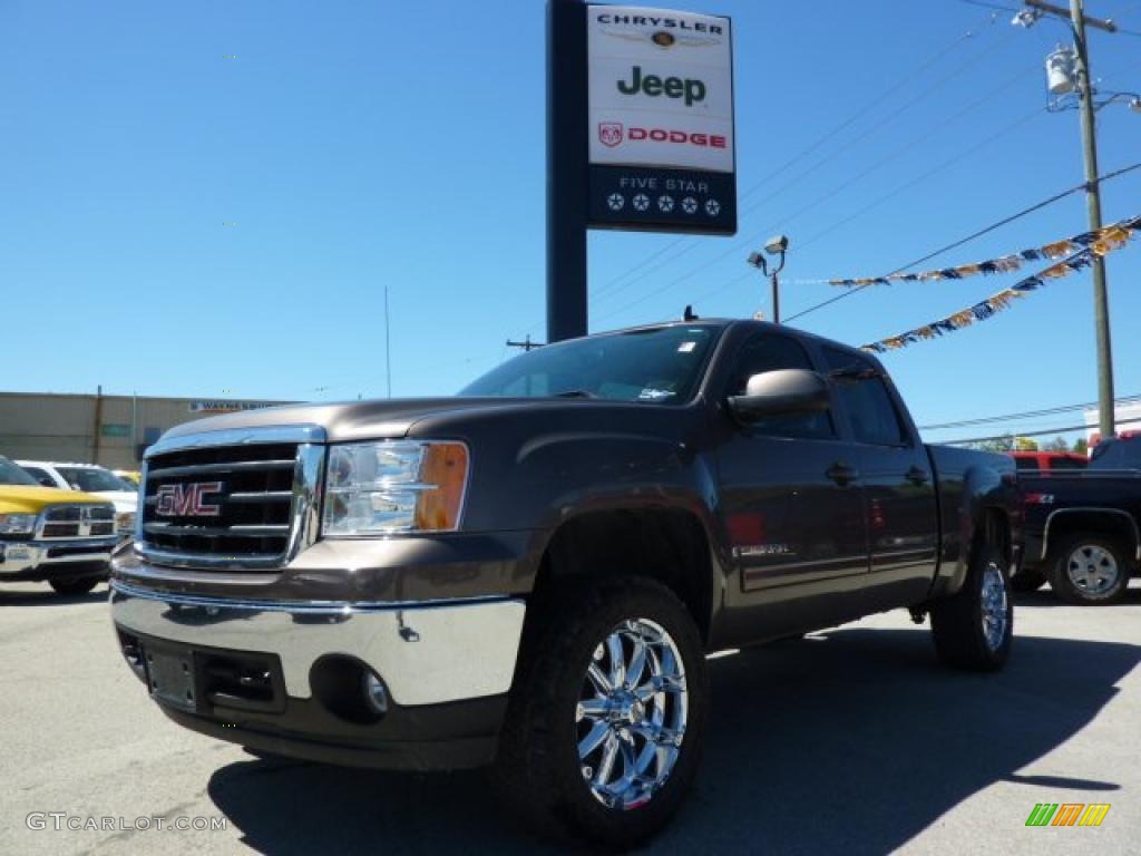 2008 Sierra 1500 SLT Crew Cab 4x4 - Medium Brown Metallic / Light Cashmere photo #1