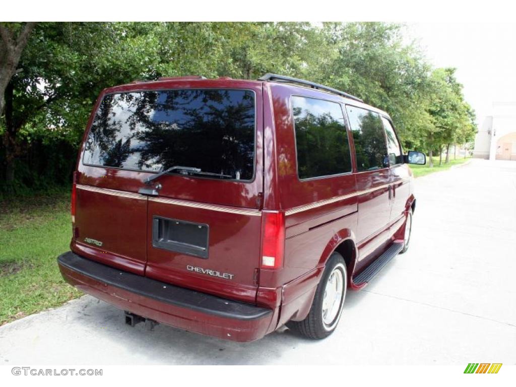 2002 Astro LS - Dark Carmine Red Metallic / Medium Gray photo #18