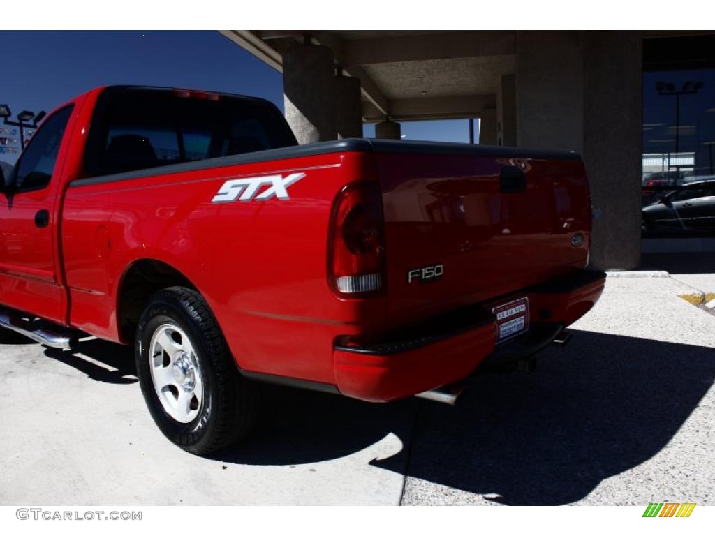 2004 F150 STX Heritage Regular Cab - Bright Red / Medium Graphite photo #16