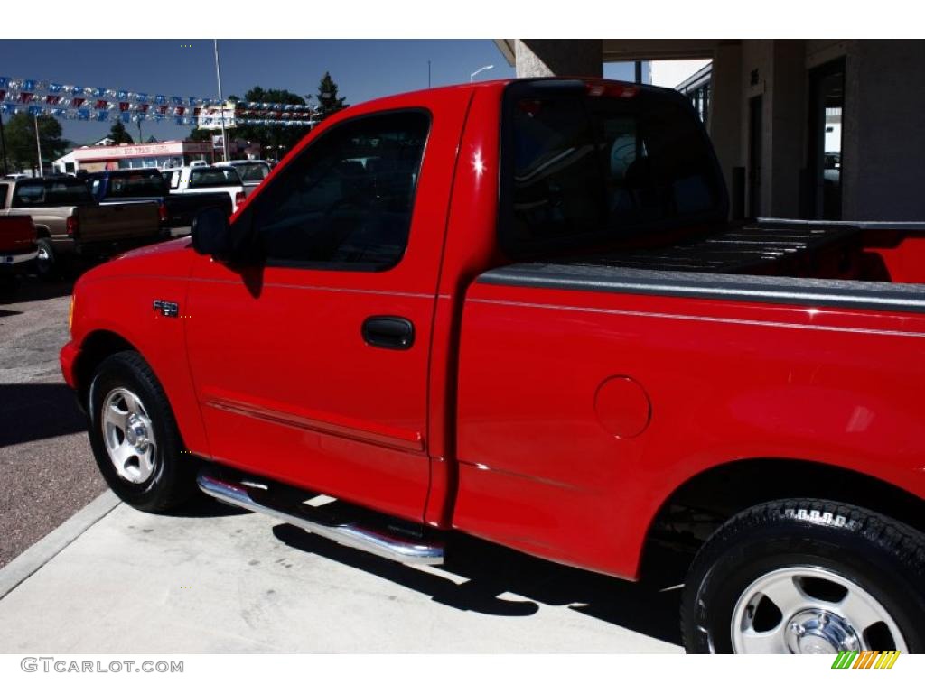 2004 F150 STX Heritage Regular Cab - Bright Red / Medium Graphite photo #17