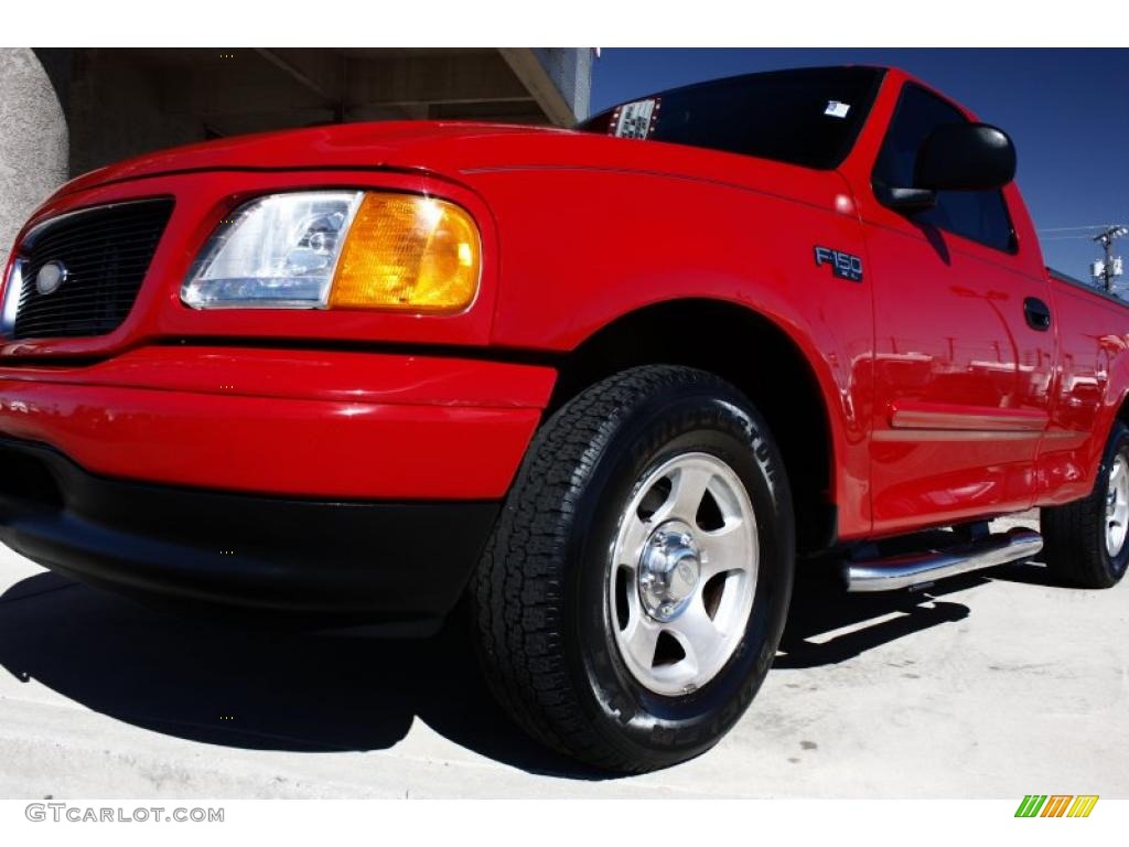 2004 F150 STX Heritage Regular Cab - Bright Red / Medium Graphite photo #18