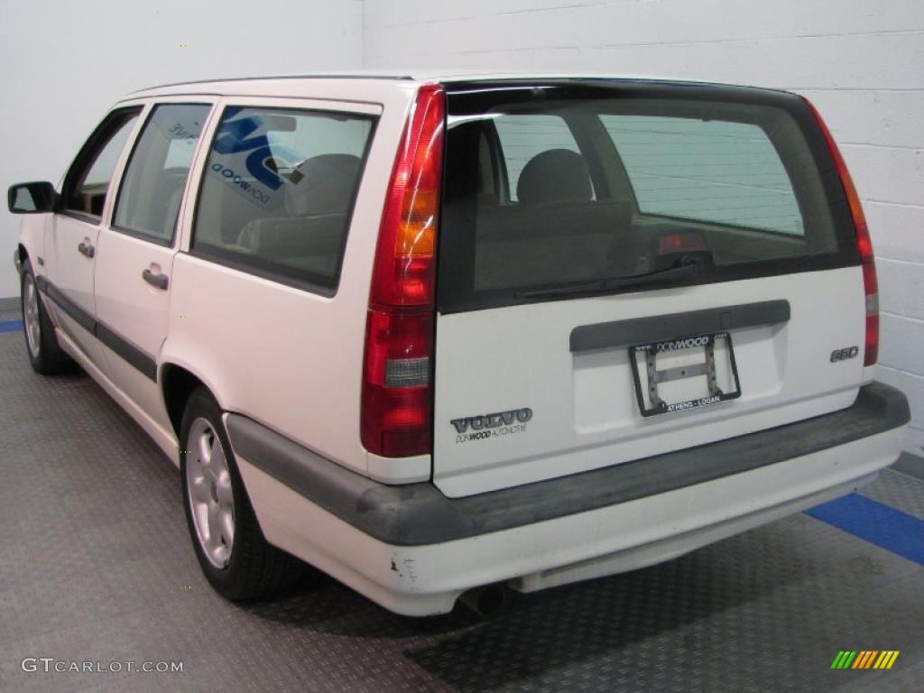 1997 850 Wagon - White / Taupe photo #3
