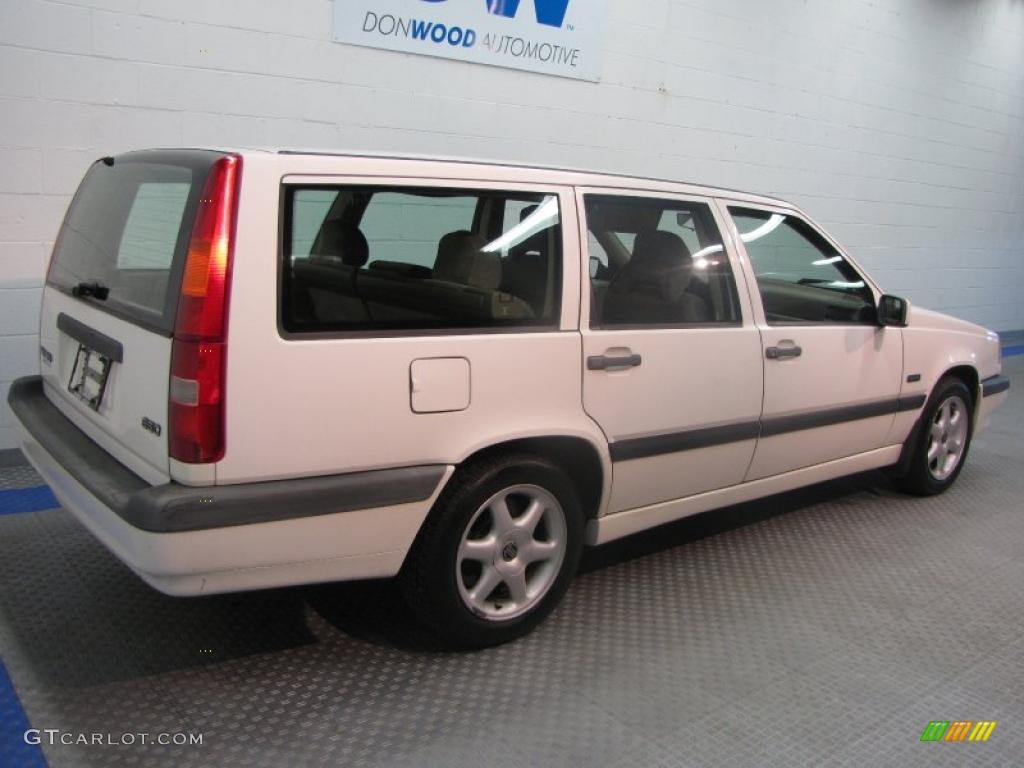 1997 850 Wagon - White / Taupe photo #4
