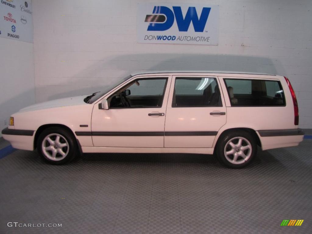 1997 850 Wagon - White / Taupe photo #5