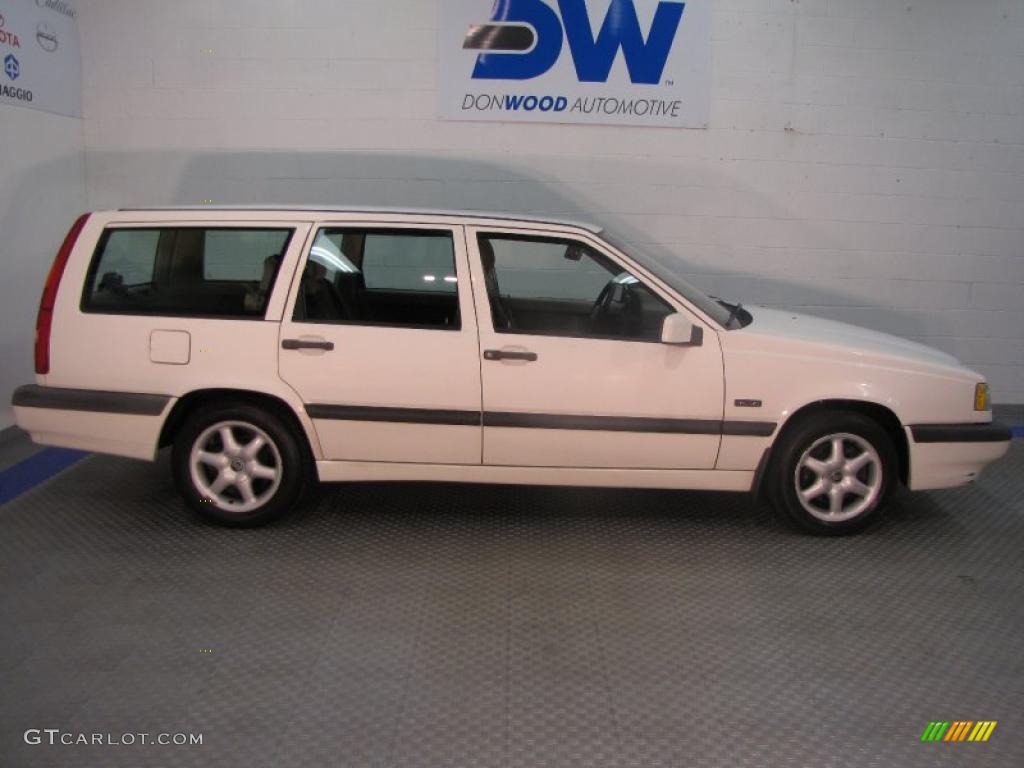 1997 850 Wagon - White / Taupe photo #6
