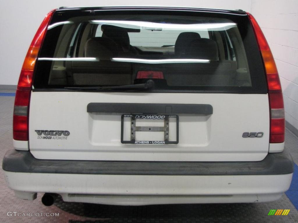 1997 850 Wagon - White / Taupe photo #8