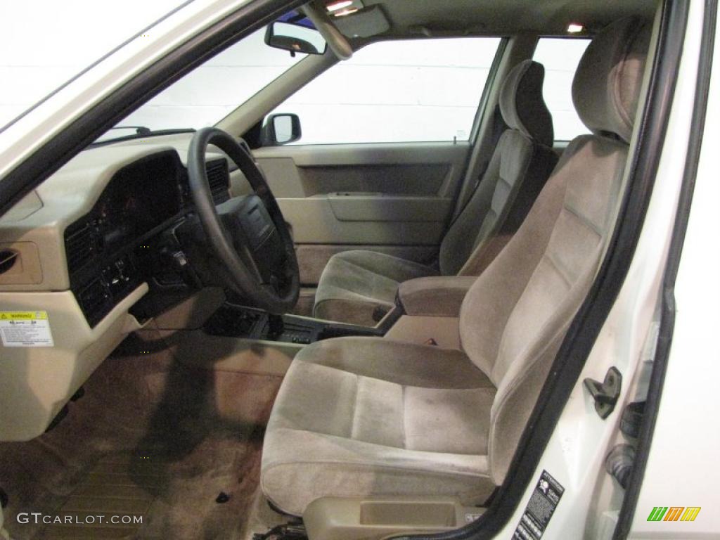1997 850 Wagon - White / Taupe photo #9