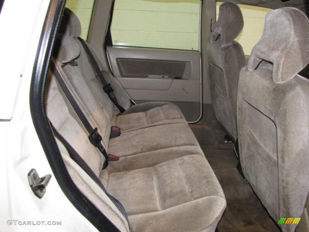 1997 850 Wagon - White / Taupe photo #12
