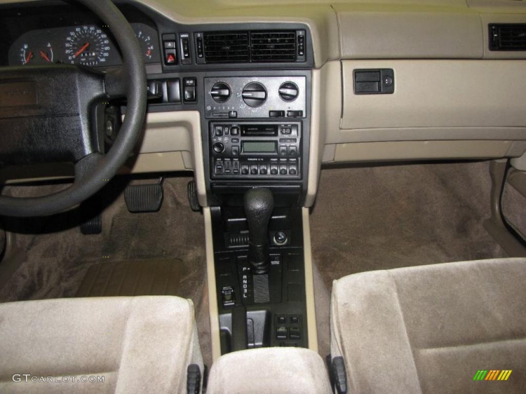 1997 850 Wagon - White / Taupe photo #14