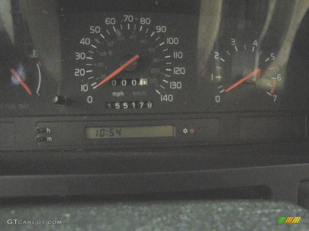 1997 850 Wagon - White / Taupe photo #15