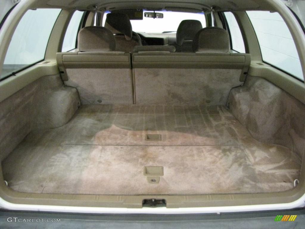 1997 850 Wagon - White / Taupe photo #18