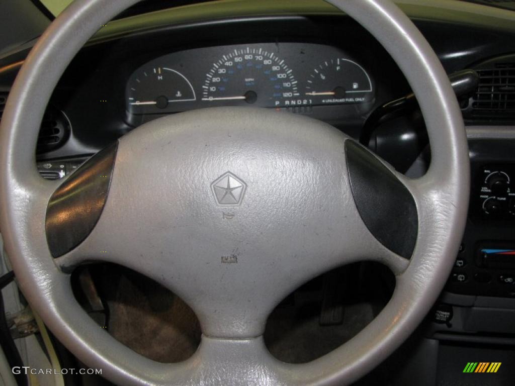 1996 Voyager SE - Bright White / Grey photo #11