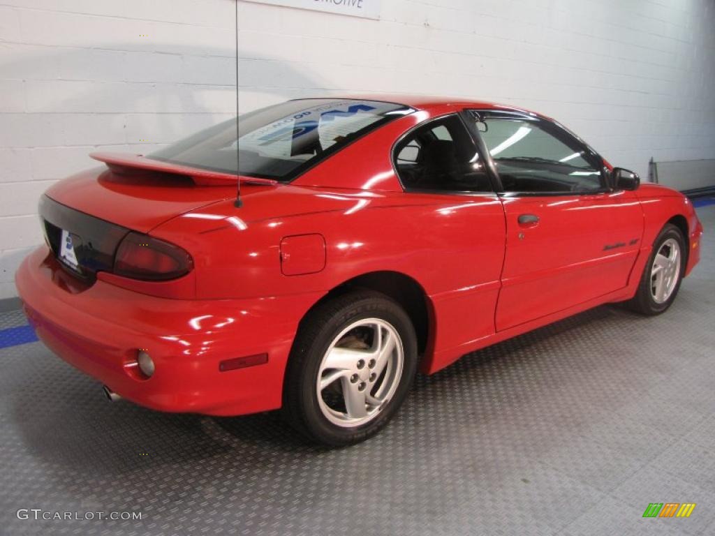 2001 Sunfire GT Coupe - Bright Red / Graphite photo #4
