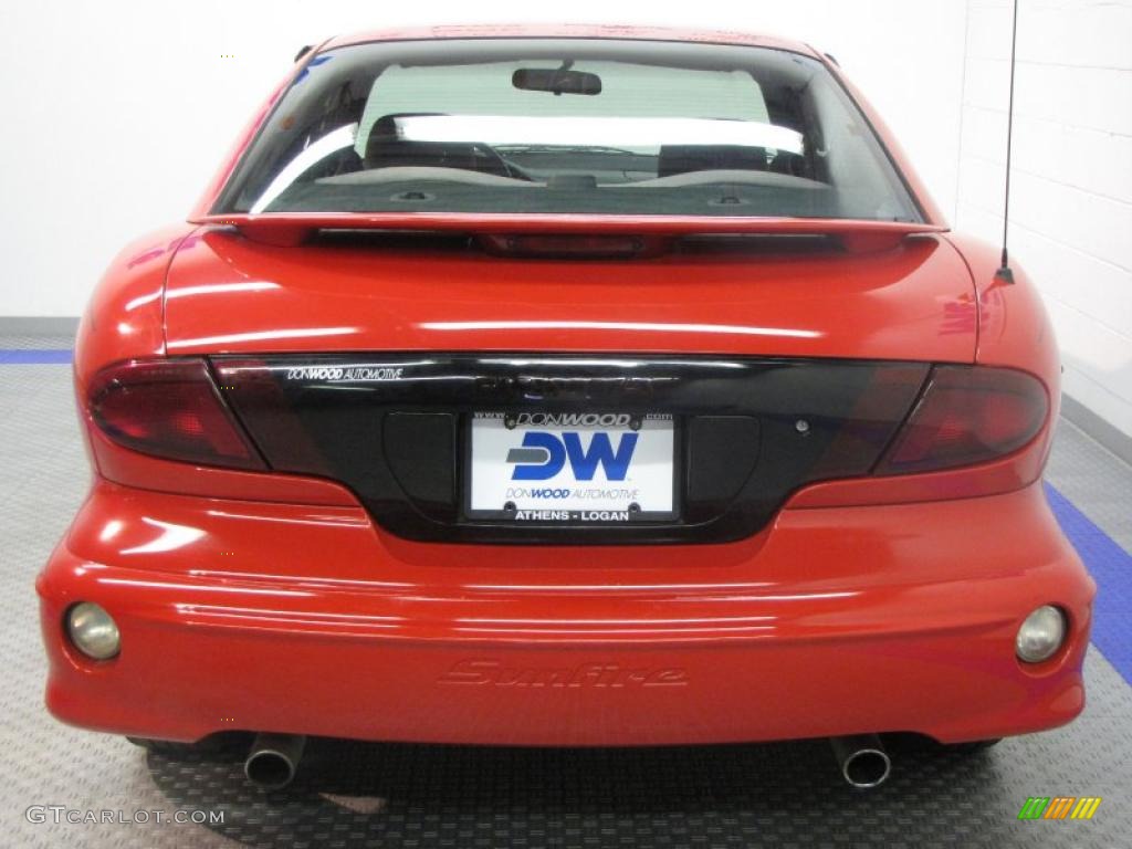 2001 Sunfire GT Coupe - Bright Red / Graphite photo #8