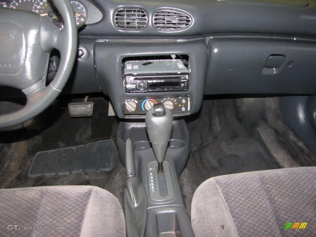 2001 Sunfire GT Coupe - Bright Red / Graphite photo #10