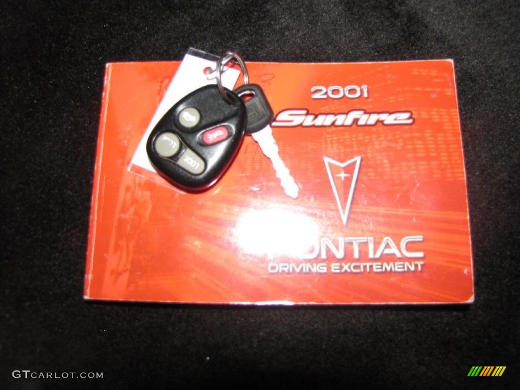 2001 Sunfire GT Coupe - Bright Red / Graphite photo #21