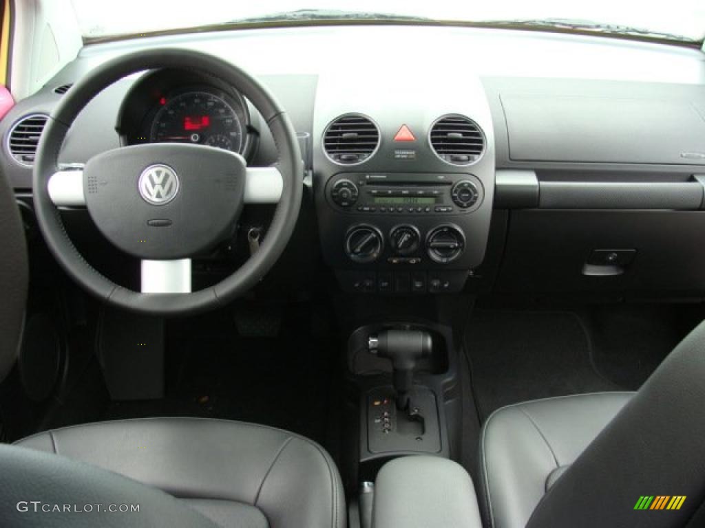 2010 New Beetle 2.5 Coupe - Pink / Black photo #9