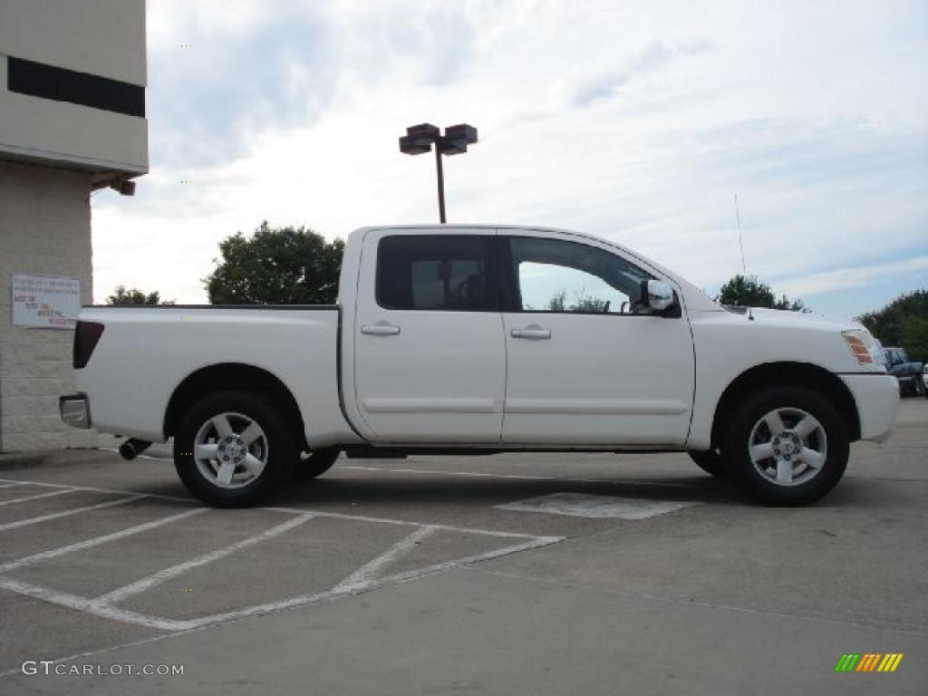 2004 Titan SE Crew Cab - White / Graphite/Titanium photo #2