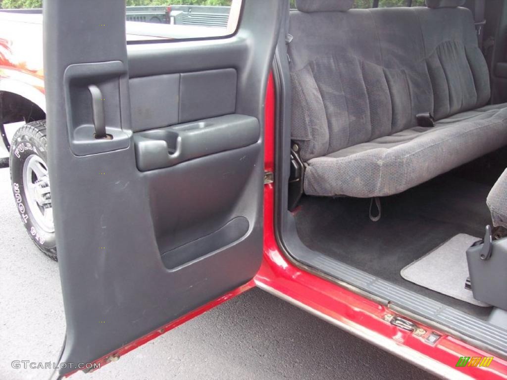 1999 Silverado 1500 LS Extended Cab 4x4 - Victory Red / Graphite photo #47