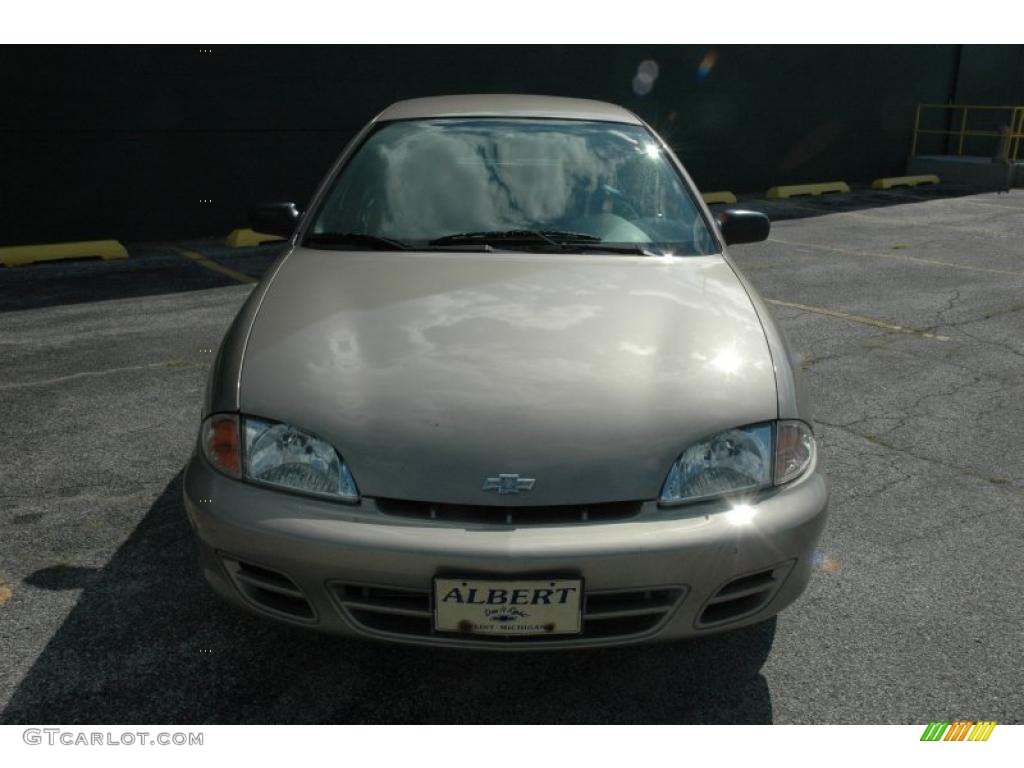 2002 Cavalier LS Sedan - Mayan Gold Metallic / Graphite photo #2