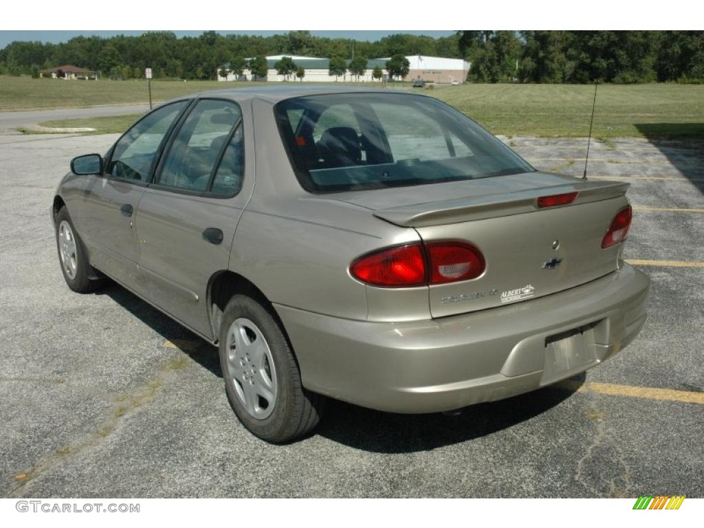 2002 Cavalier LS Sedan - Mayan Gold Metallic / Graphite photo #4