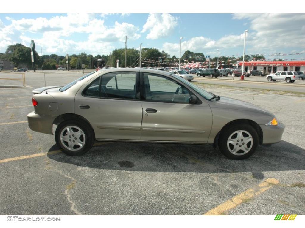 2002 Cavalier LS Sedan - Mayan Gold Metallic / Graphite photo #8