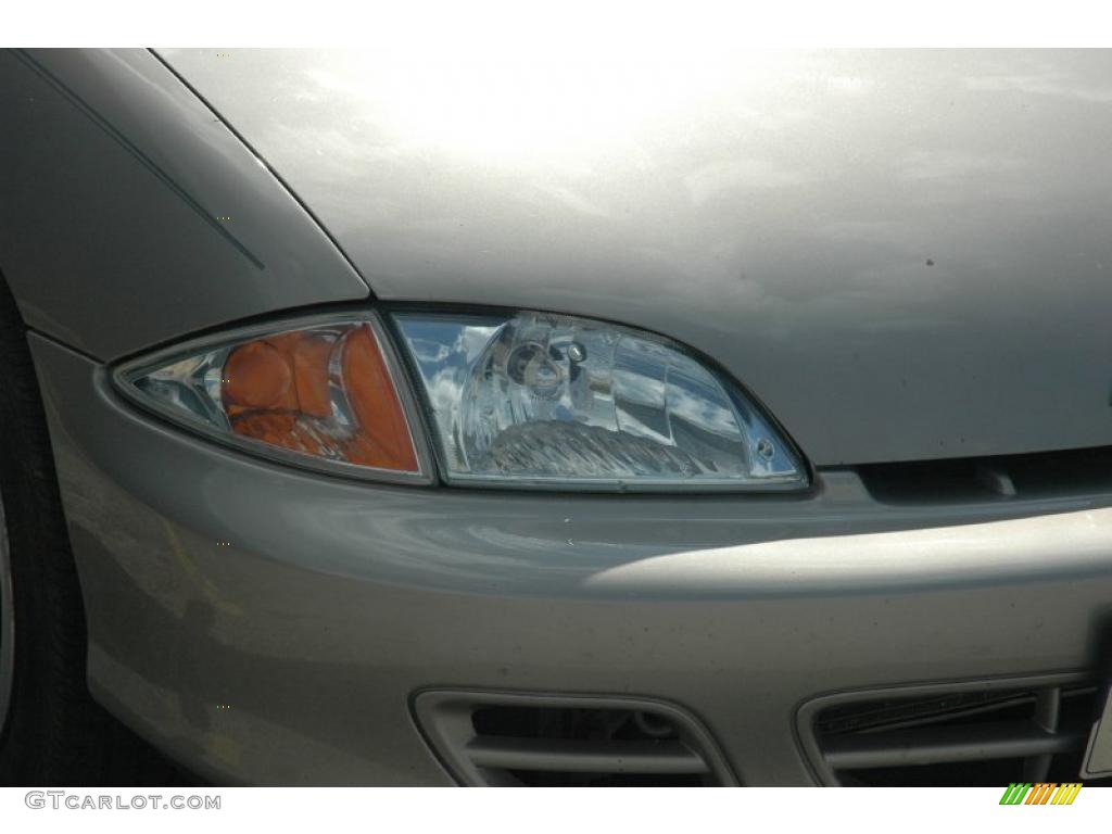 2002 Cavalier LS Sedan - Mayan Gold Metallic / Graphite photo #9