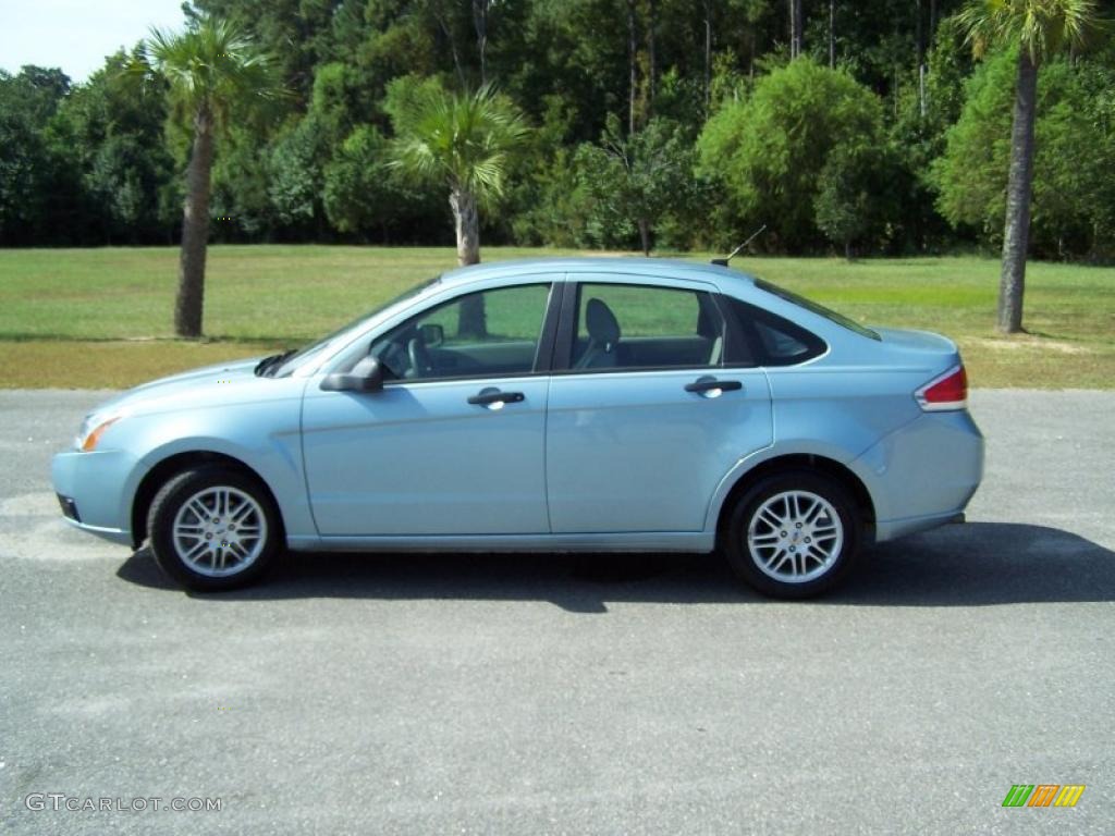 2009 Focus SE Sedan - Light Ice Blue Metallic / Medium Stone photo #8