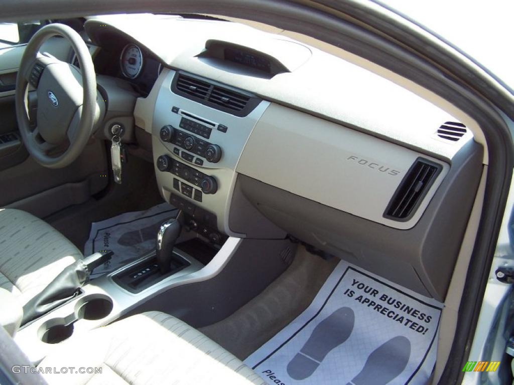 2009 Focus SE Sedan - Light Ice Blue Metallic / Medium Stone photo #16