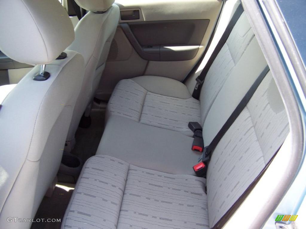 2009 Focus SE Sedan - Light Ice Blue Metallic / Medium Stone photo #17
