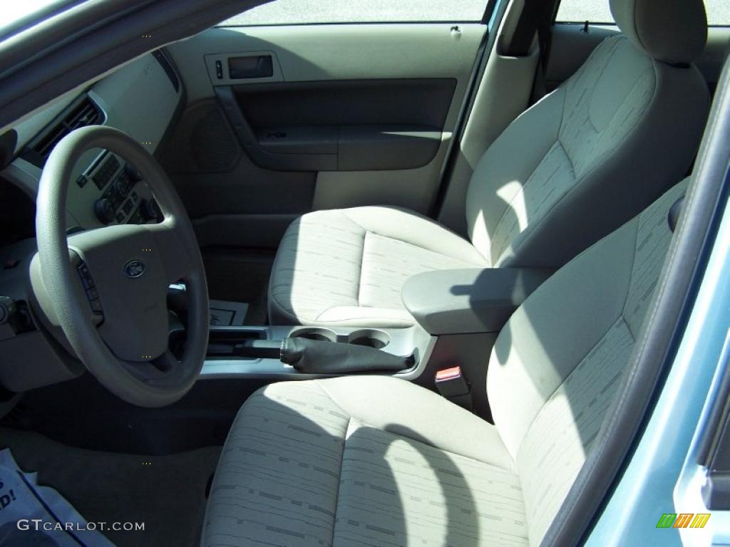 2009 Focus SE Sedan - Light Ice Blue Metallic / Medium Stone photo #18