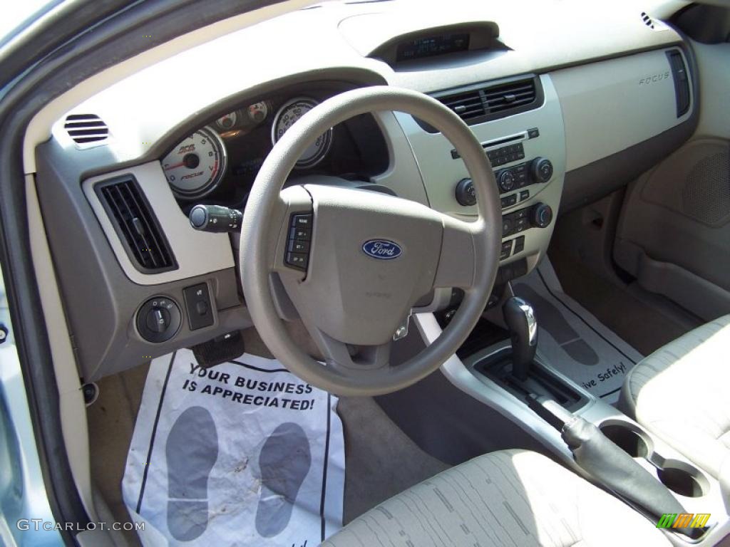 2009 Focus SE Sedan - Light Ice Blue Metallic / Medium Stone photo #19