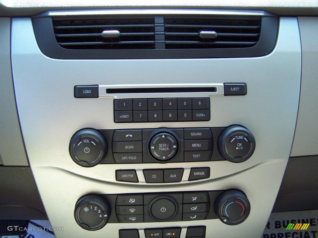 2009 Focus SE Sedan - Light Ice Blue Metallic / Medium Stone photo #22