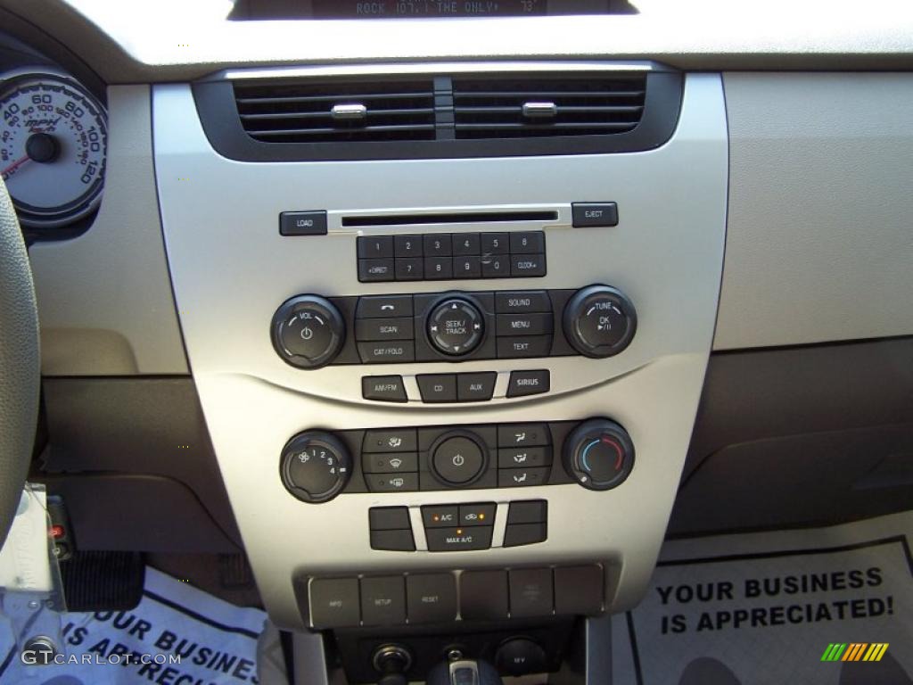 2009 Focus SE Sedan - Light Ice Blue Metallic / Medium Stone photo #24