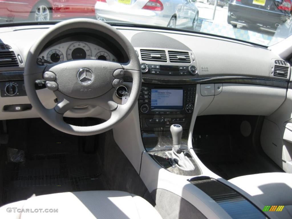 2008 E 350 Sedan - Flint Grey Metallic / Ash photo #21