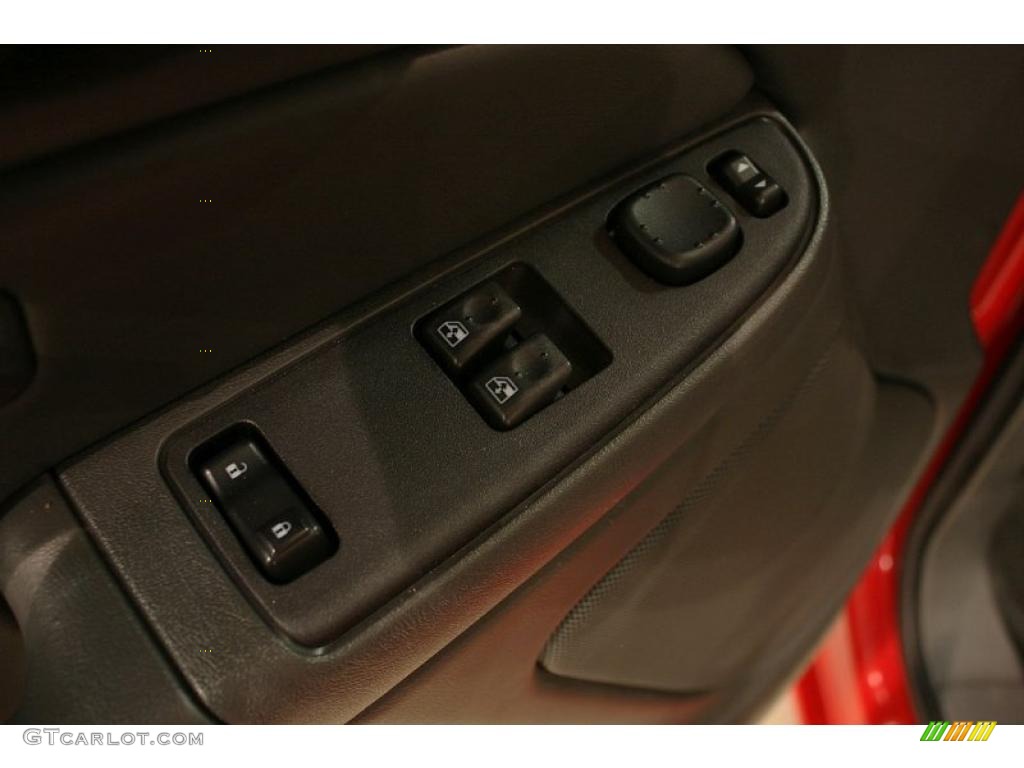 2004 Silverado 1500 LS Extended Cab - Victory Red / Dark Charcoal photo #9