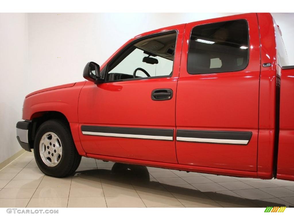 2004 Silverado 1500 LS Extended Cab - Victory Red / Dark Charcoal photo #22