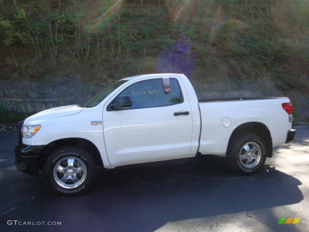 2007 Tundra Regular Cab 4x4 - Super White / Graphite Gray photo #1