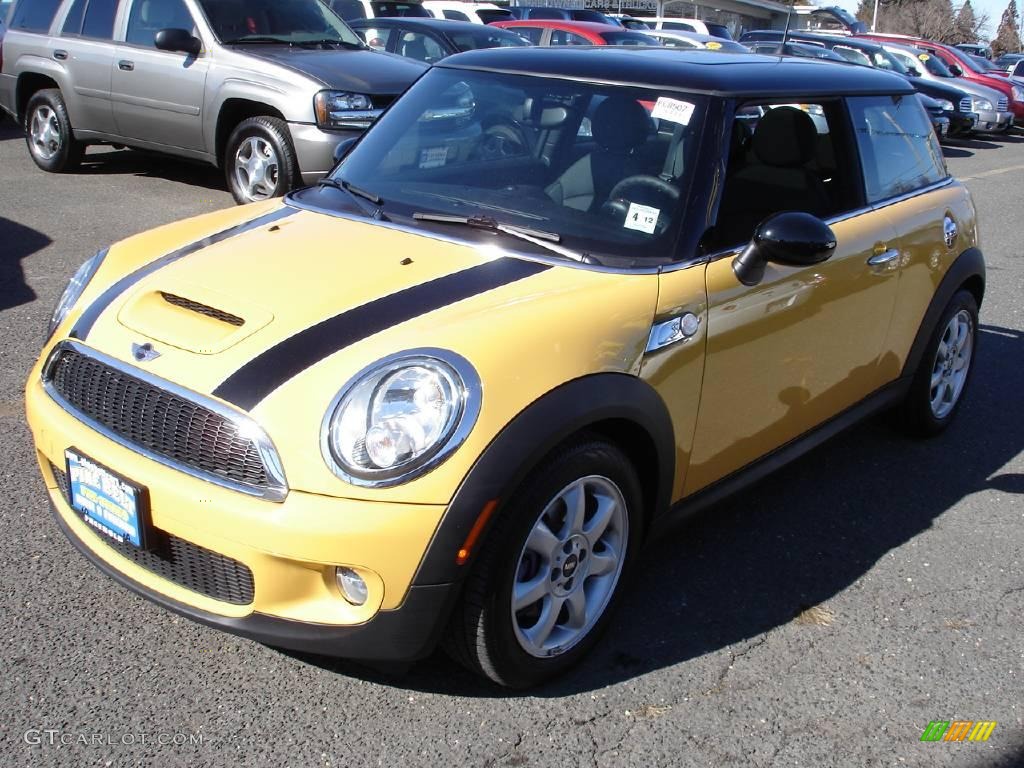 2008 Cooper S Hardtop - Mellow Yellow / Grey/Black photo #1