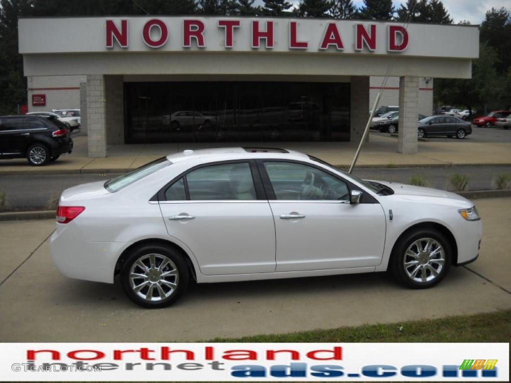 White Platinum Tri-Coat Lincoln MKZ