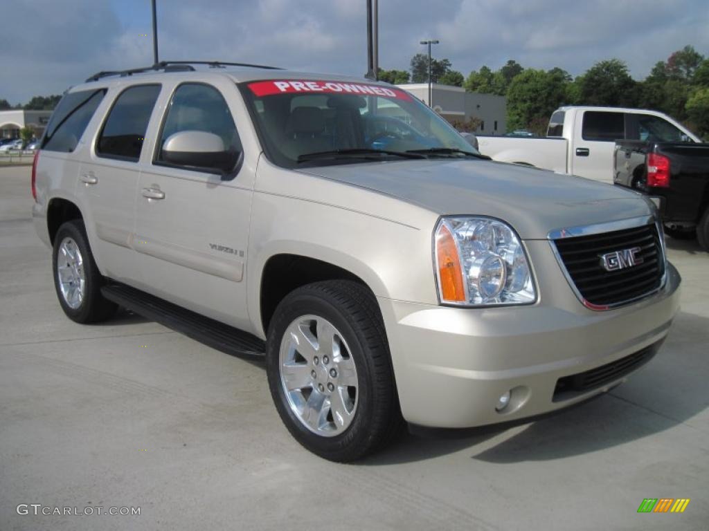 2007 Yukon SLT - Gold Mist Metallic / Light Tan photo #2