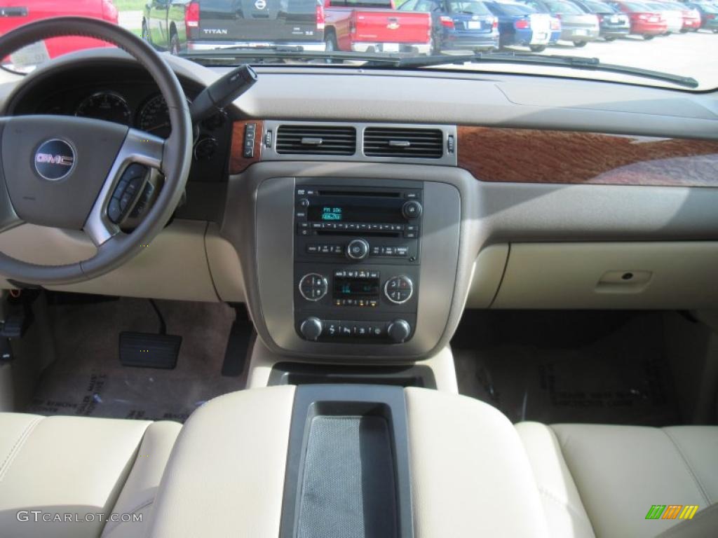 2007 Yukon SLT - Gold Mist Metallic / Light Tan photo #11