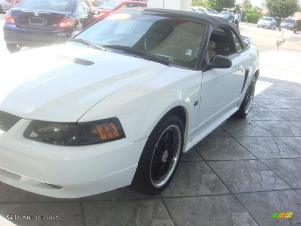 2000 Mustang GT Convertible - Crystal White / Medium Parchment photo #4