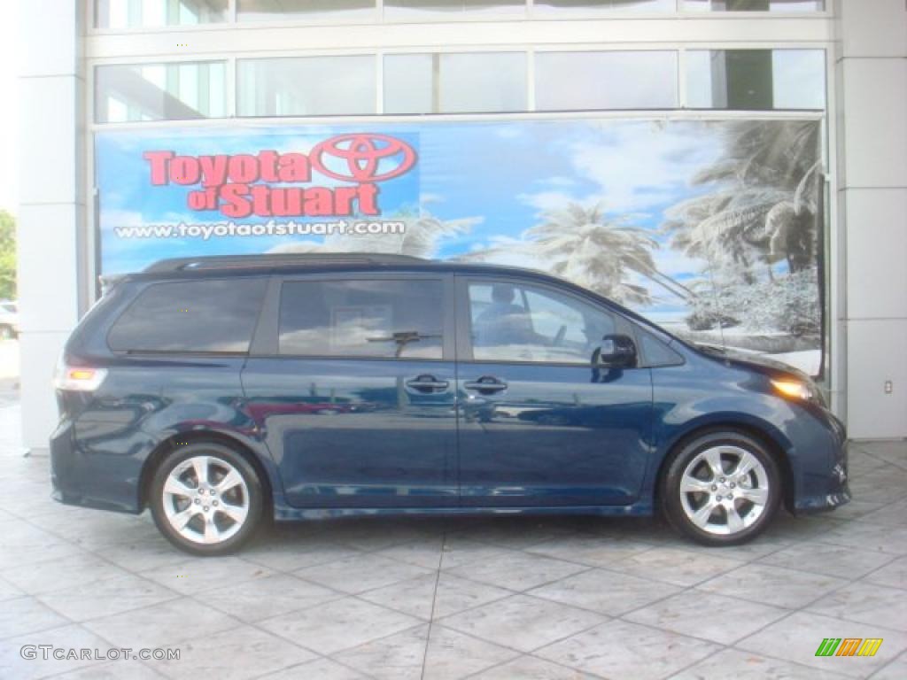 2011 Sienna SE - South Pacific Blue Pearl / Dark Charcoal photo #1