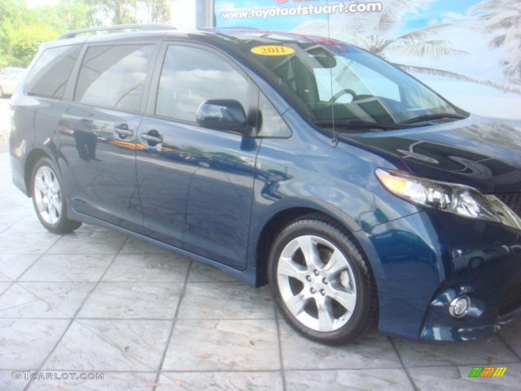 2011 Sienna SE - South Pacific Blue Pearl / Dark Charcoal photo #2