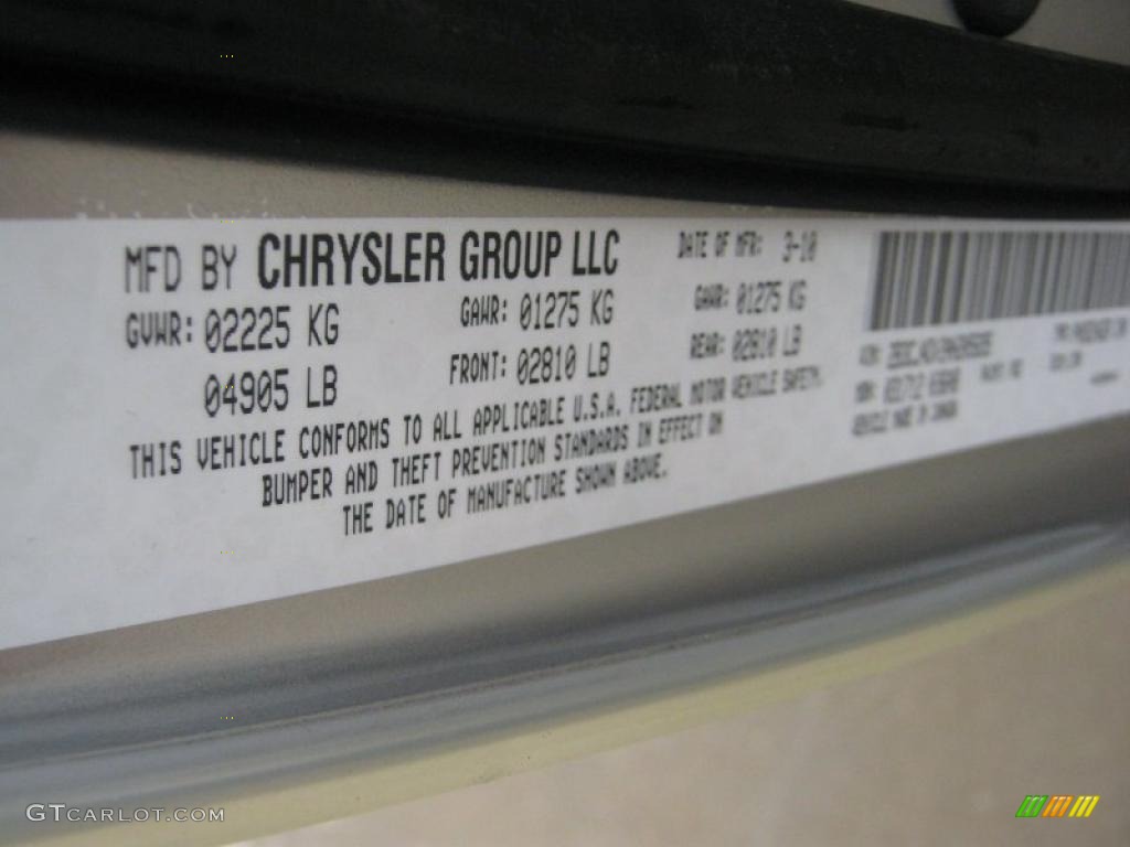 2010 Challenger SE - Bright Silver Metallic / Dark Slate Gray photo #24
