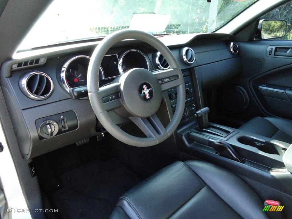 2005 Mustang V6 Premium Coupe - Satin Silver Metallic / Dark Charcoal photo #7